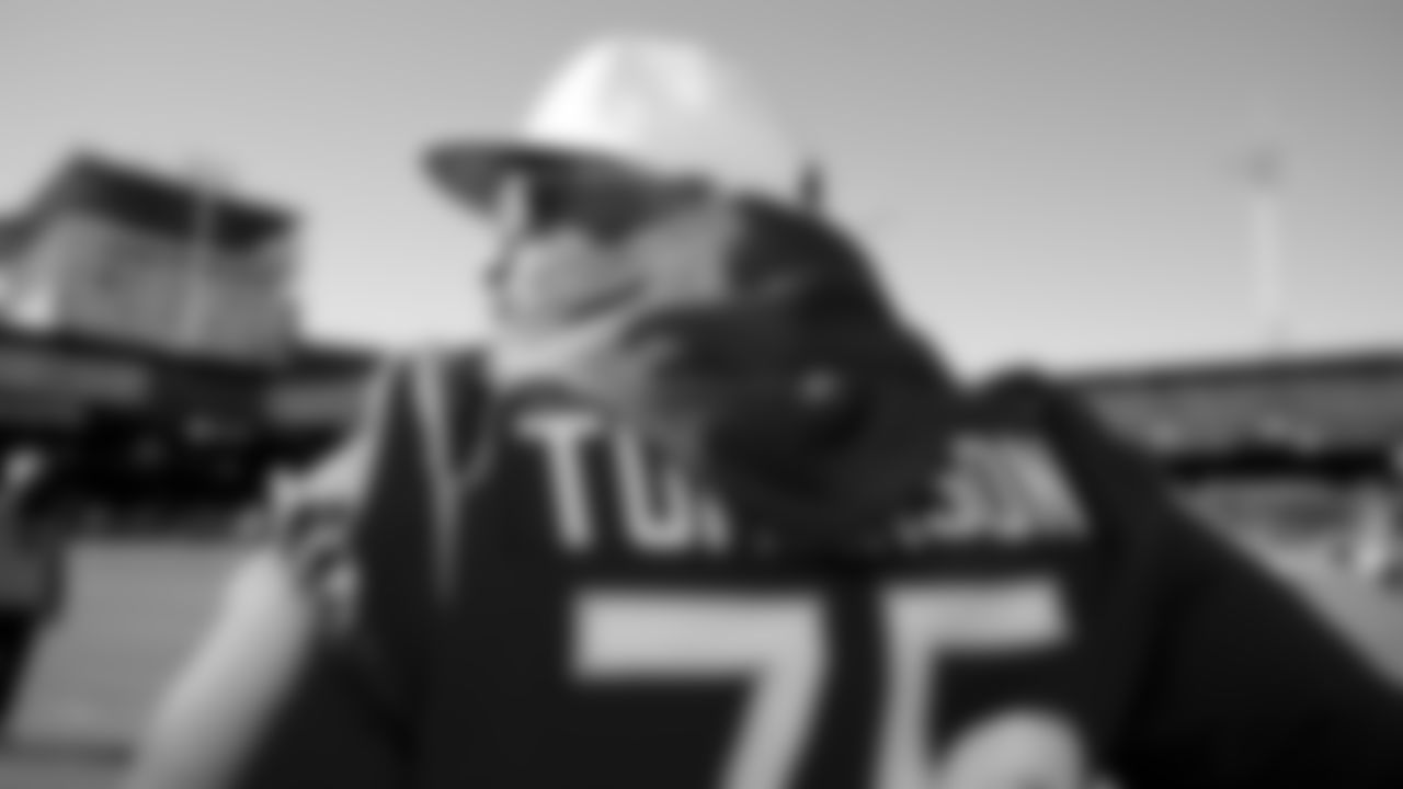 OL Laken Tomlinson
