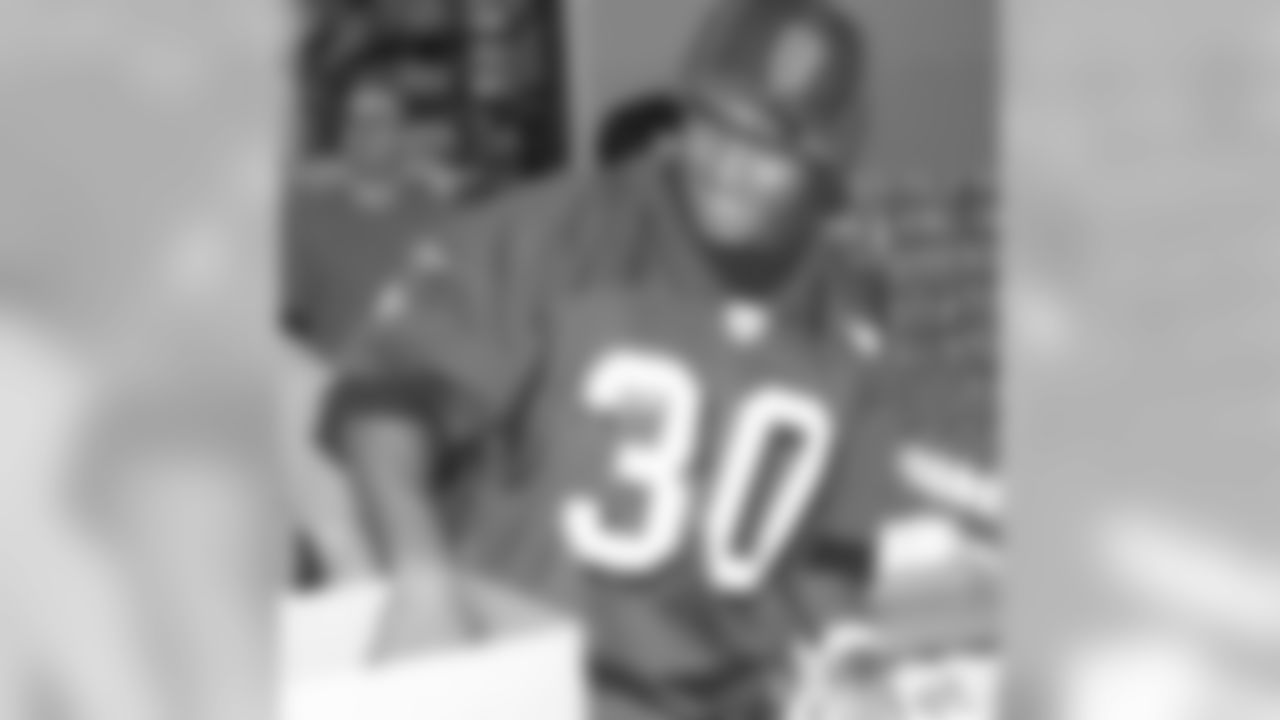 CB Donald Strickland helps out the San Francisco Food Bank