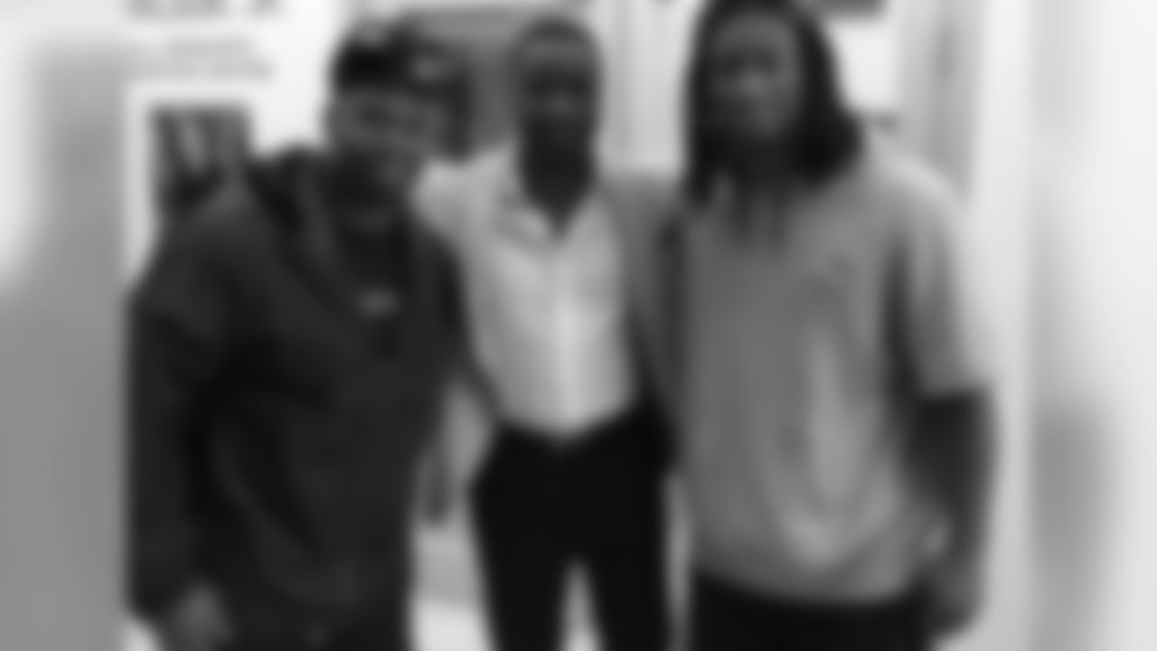 Mike Davis poses for a picture with St. Louis Rams running back Todd Gurley and HOF running back Curtis Martin.