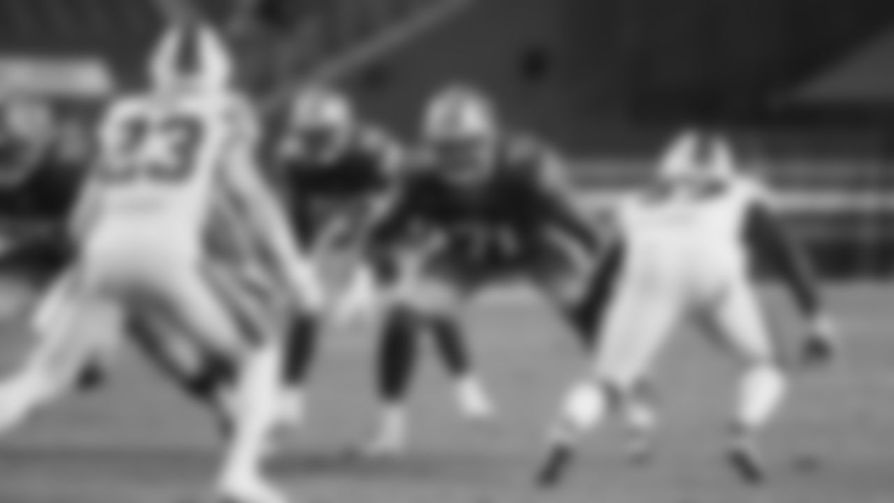 T Trent Williams