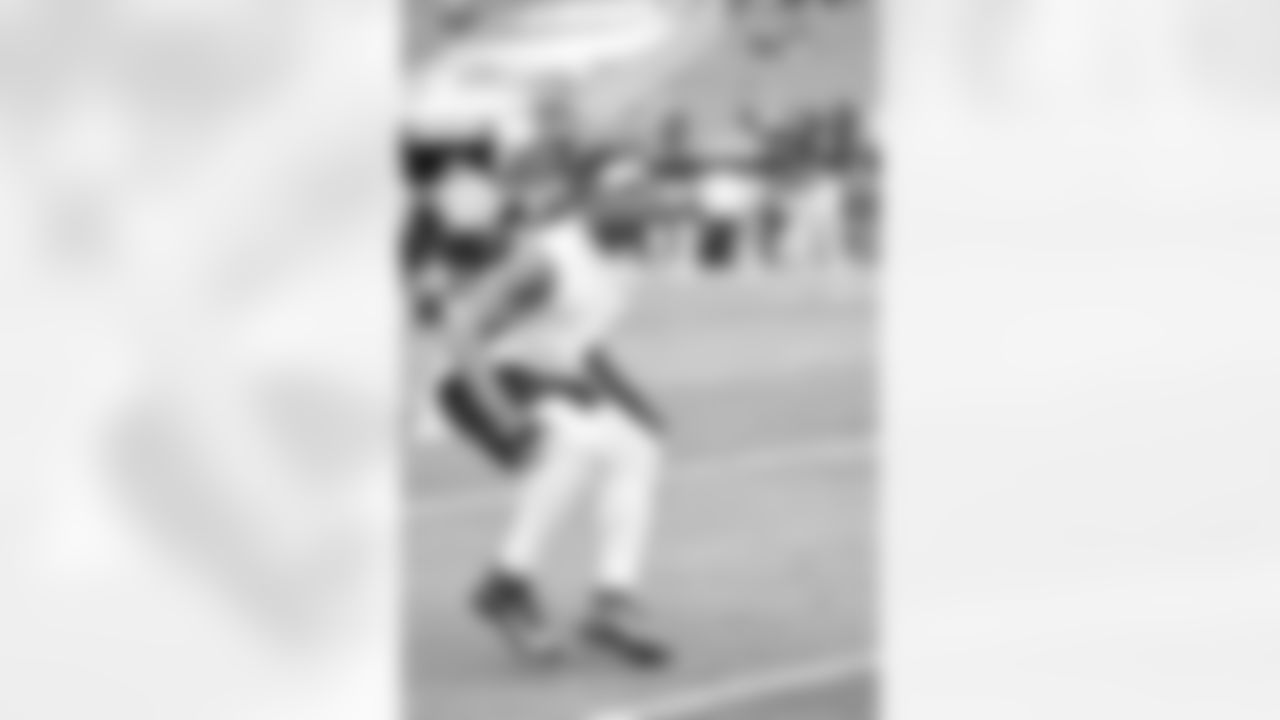 LB Dre Greenlaw