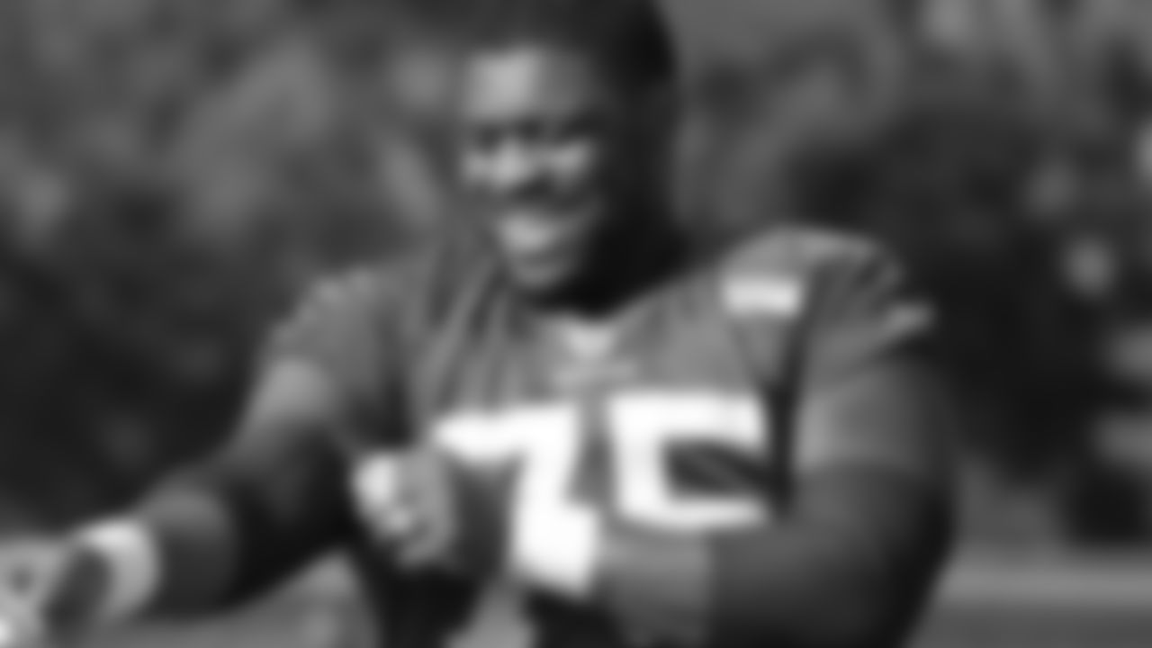 OL Laken Tomlinson