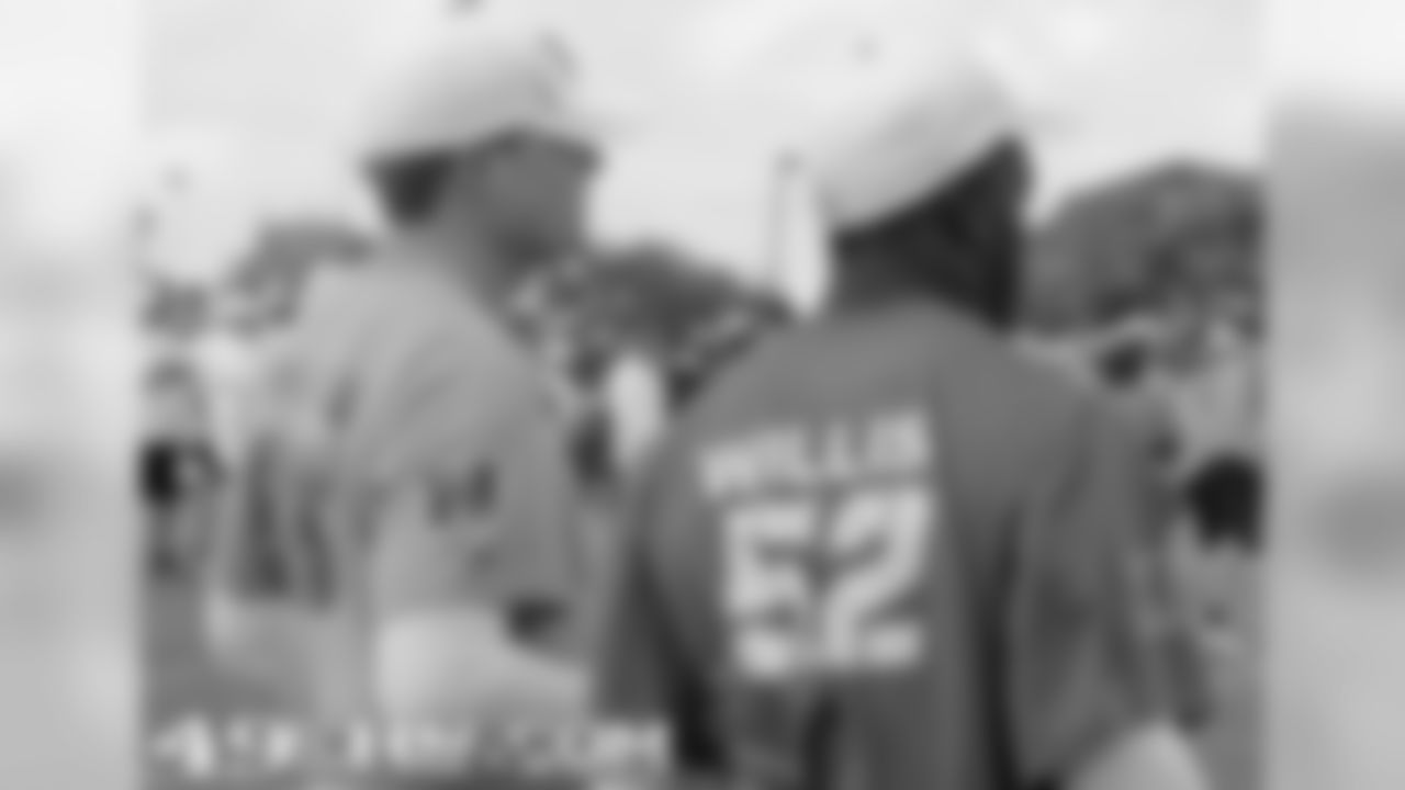 LS Brian Jennings and LB Patrick Willis