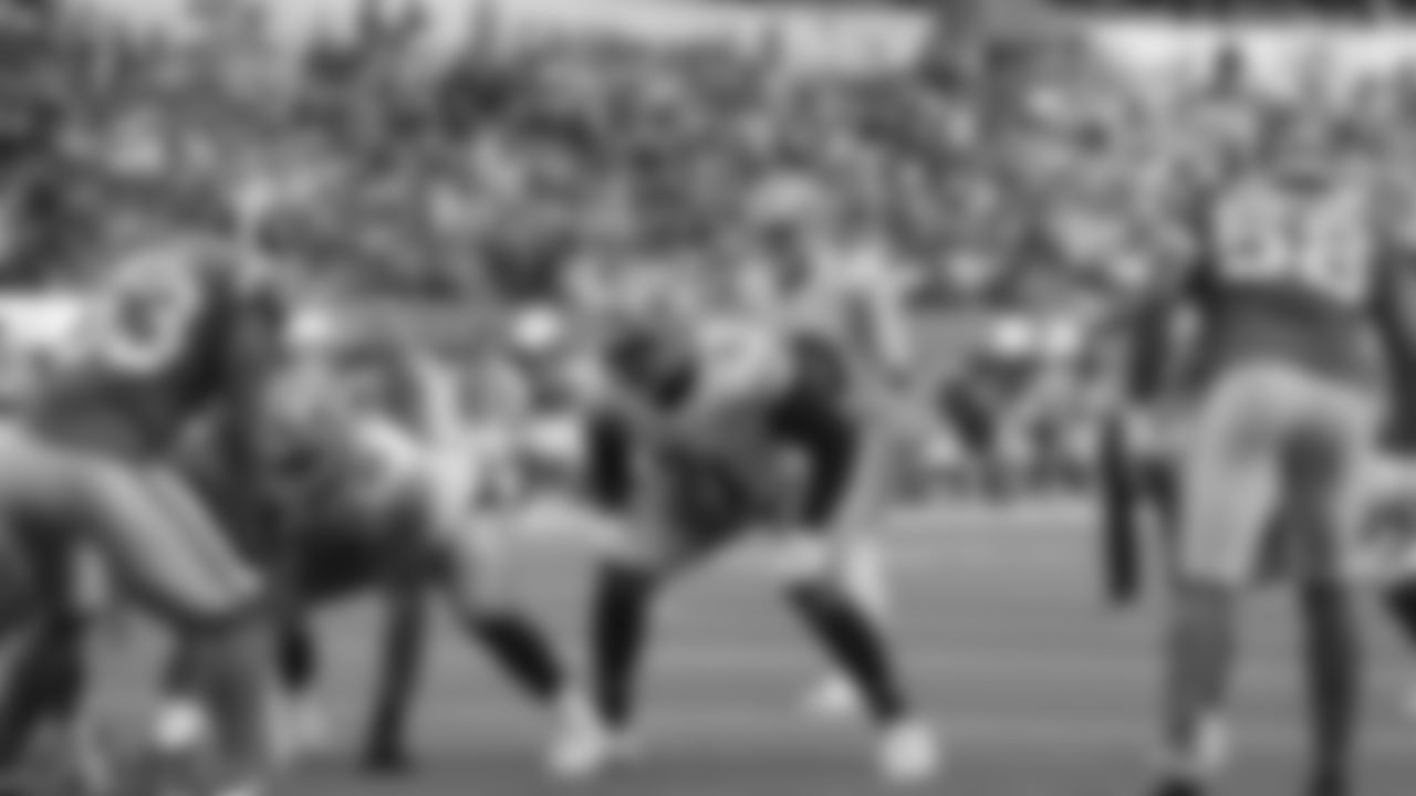 T Trent Williams