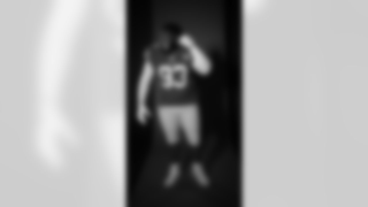 DL D.J. Jones