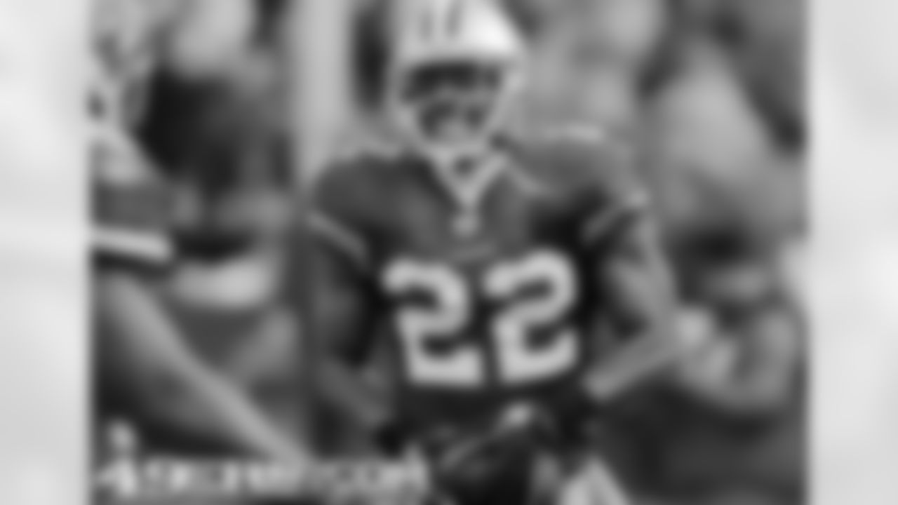 CB Nate Clements smiles after making a big play