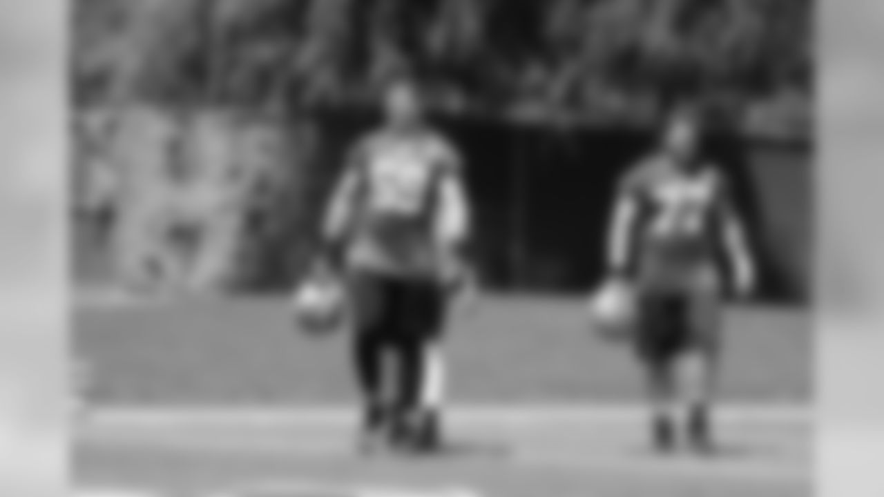 T Mike McGlinchey and OL Coleman Shelton
