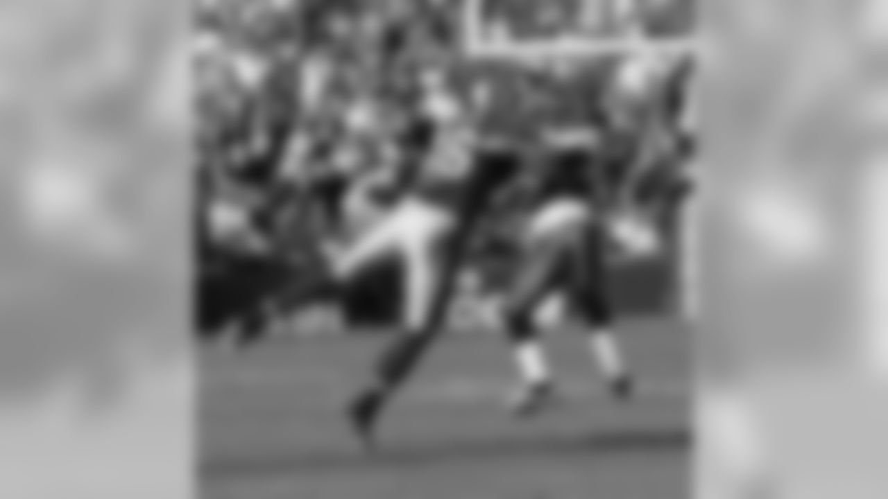 TE Delanie Walker