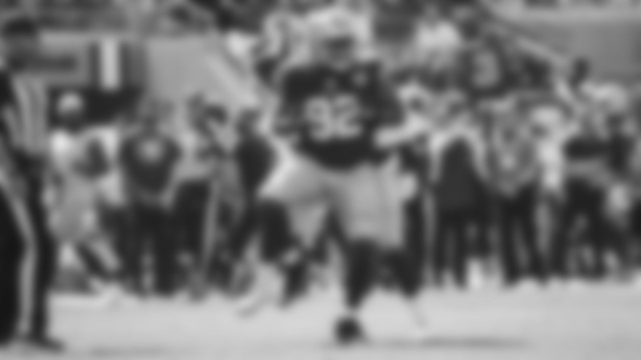 DL Zach Kerr