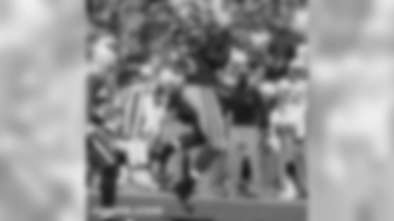TE Vernon Davis