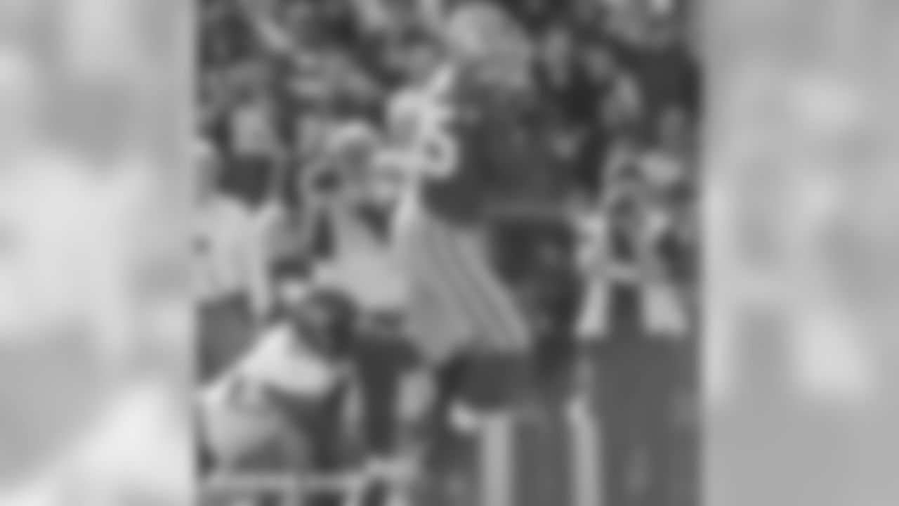 TE Vernon Davis