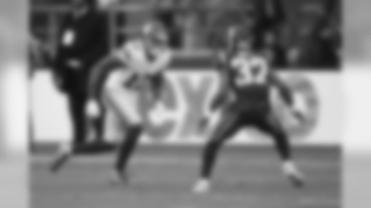 RCB 32 Troy Hill