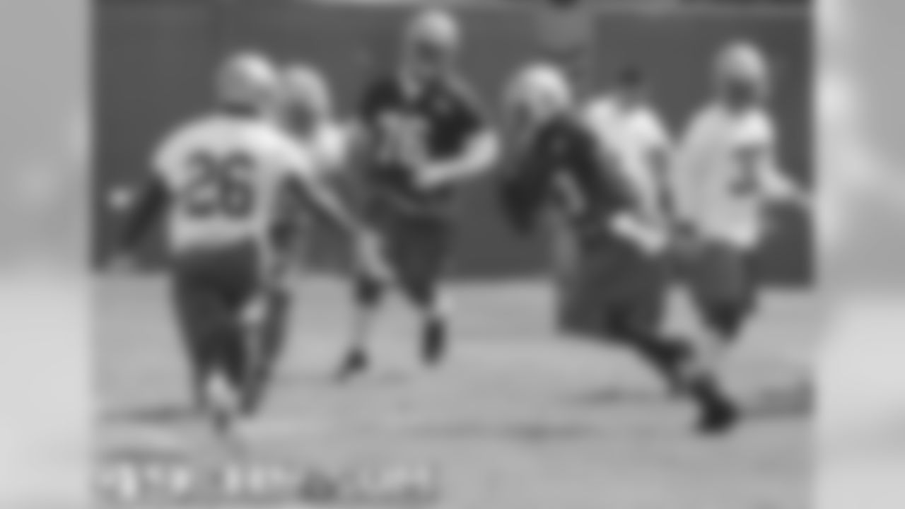 RB Anthony Dixon