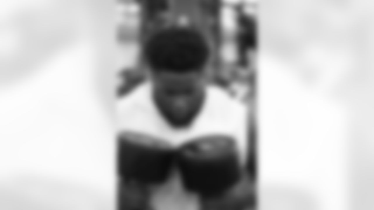 DL D.J. Jones