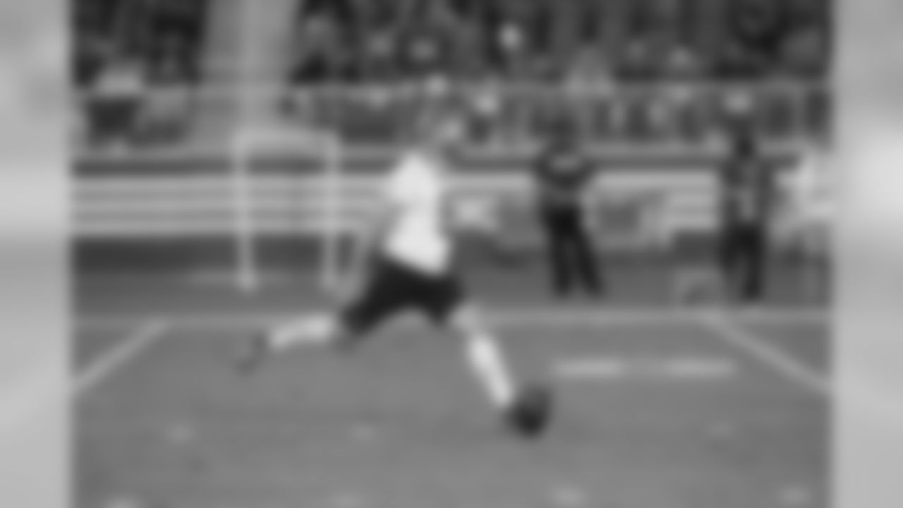 #9 Phil Dawson - K