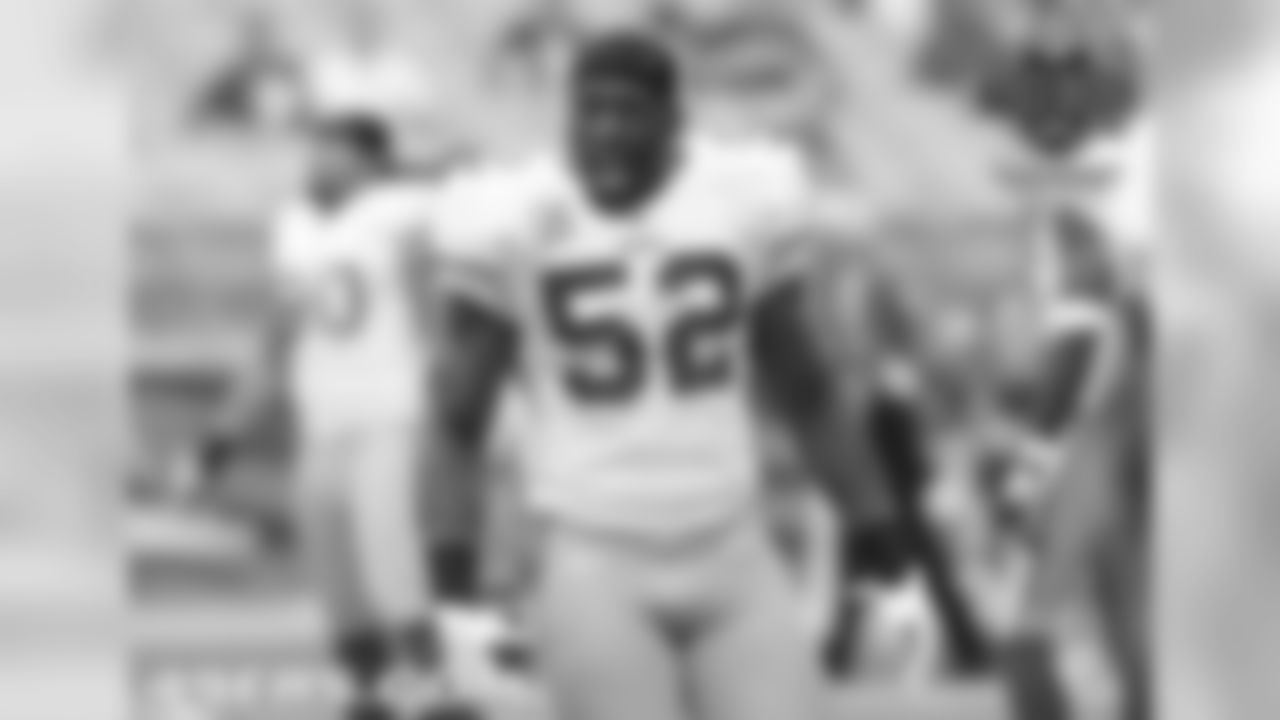 Willis was given the team's 2009 Bill Walsh Award. It's an honor voted on by the coaches, given annually to the 49ers team MVP for his outstanding individual performance.