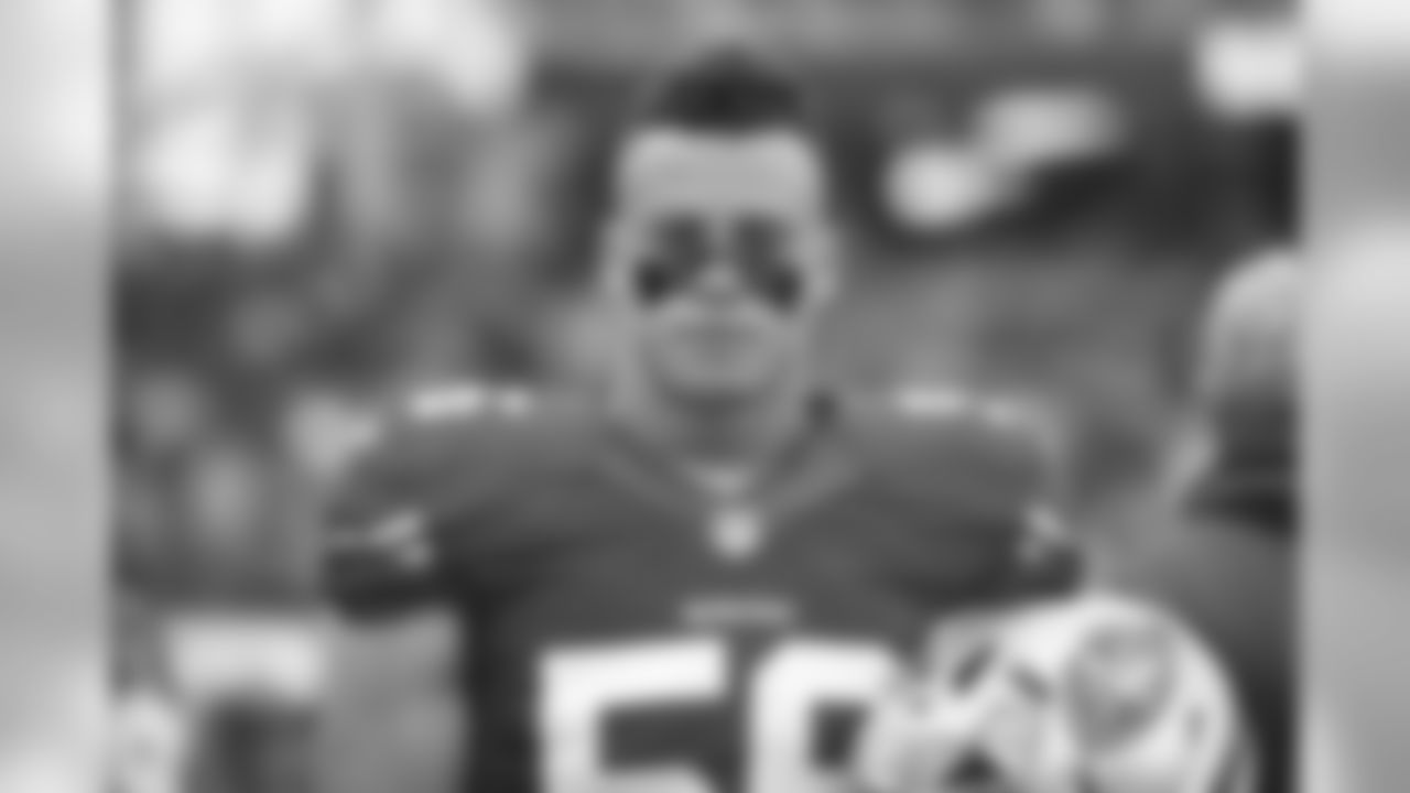 LB - Shayne Skov