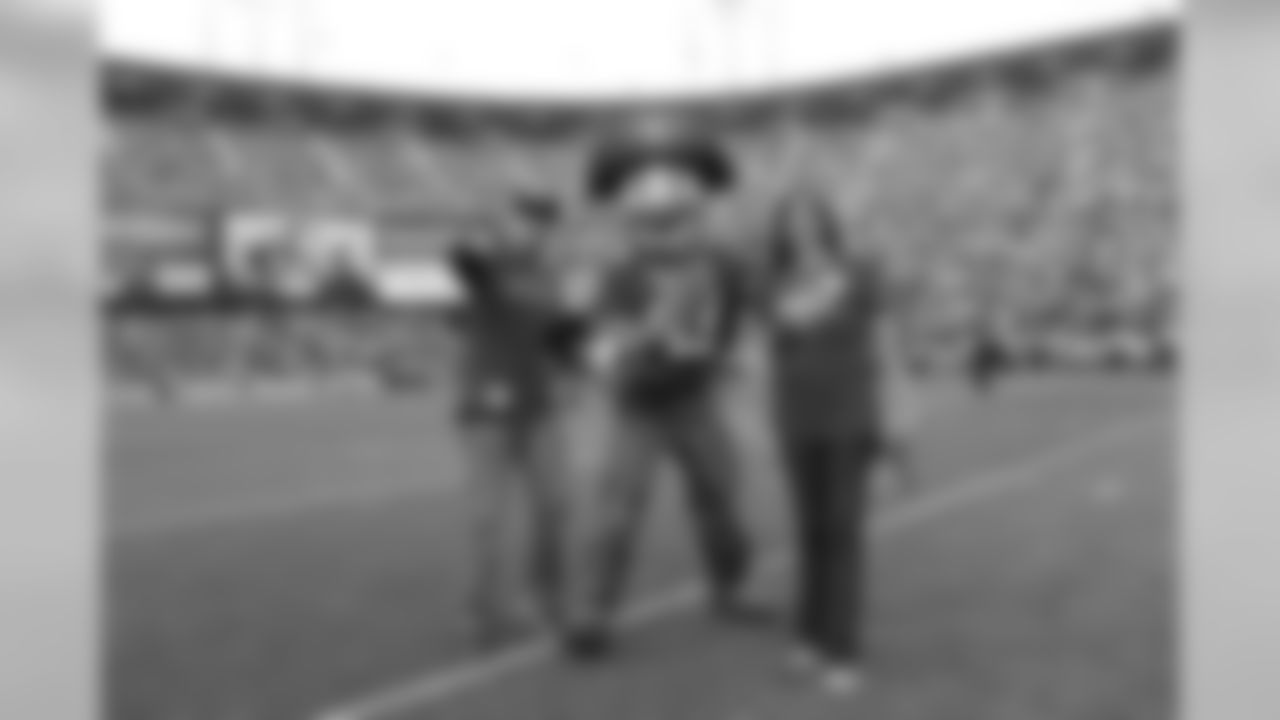 Delta Game Ball Delivery – Darren & Rhonda Hunt from Vacaville, CA
