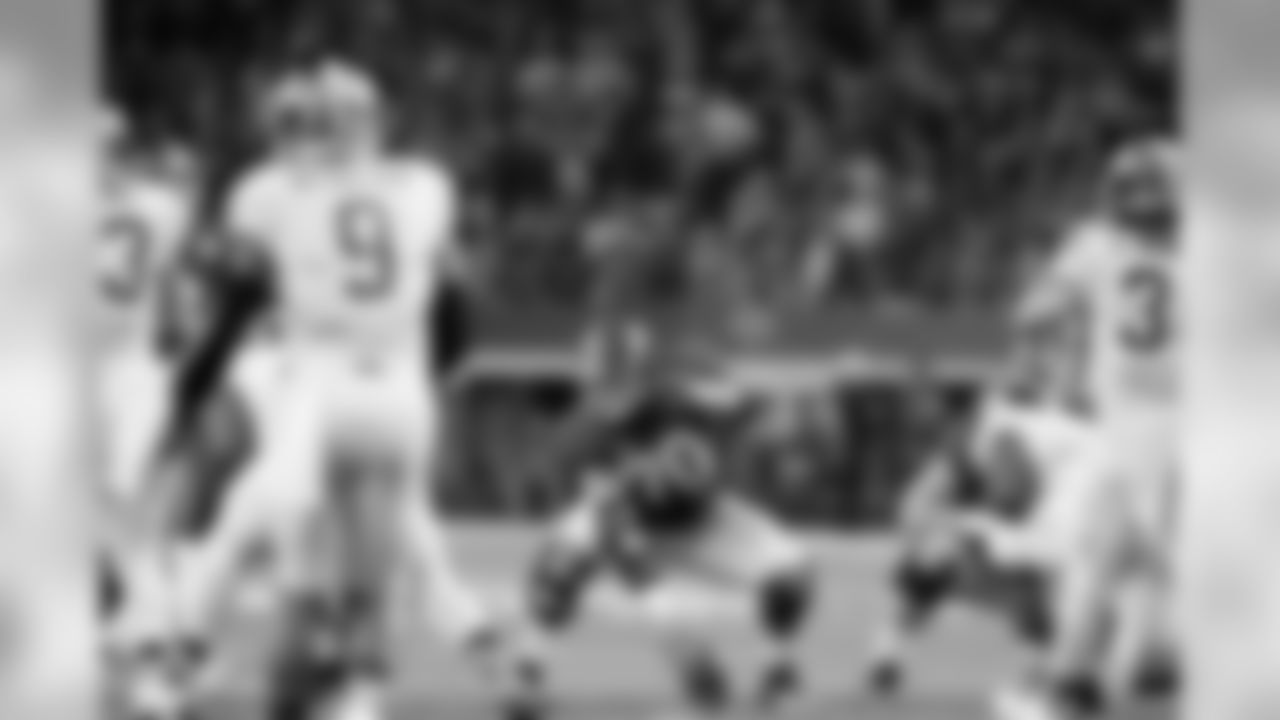 Kelly was a three-year starter at center for the Crimson Tide. This is an easy player to evaluate. He has ideal size, toughness and awareness. In the run game, he has quick feet to fit up, turn and wall off defenders. He can create movement against opponents over his nose. He takes excellent angles to the second level and he has the agility to adjust in space. In pass pro, he shoots his hands in tight and steers defenders. He can bend and anchor easily and he's assignment aware. Overall, this player has Pro Bowl potential and should be ready to start Day 1.