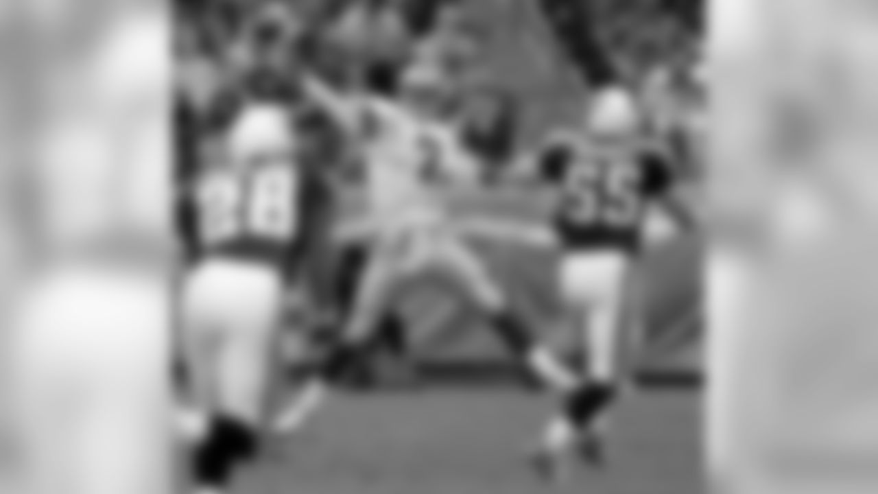 Nov. 27, 2005 -- Ken Dorsey throws during the 49ers 33-22 loss.