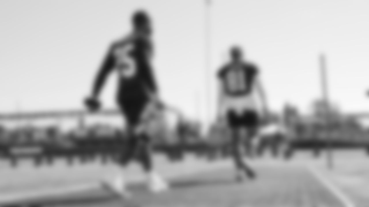 RB Elijah Mitchell, TE Cameron Latu