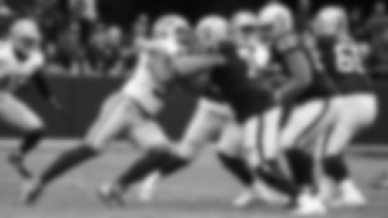 DL Alex Barrett