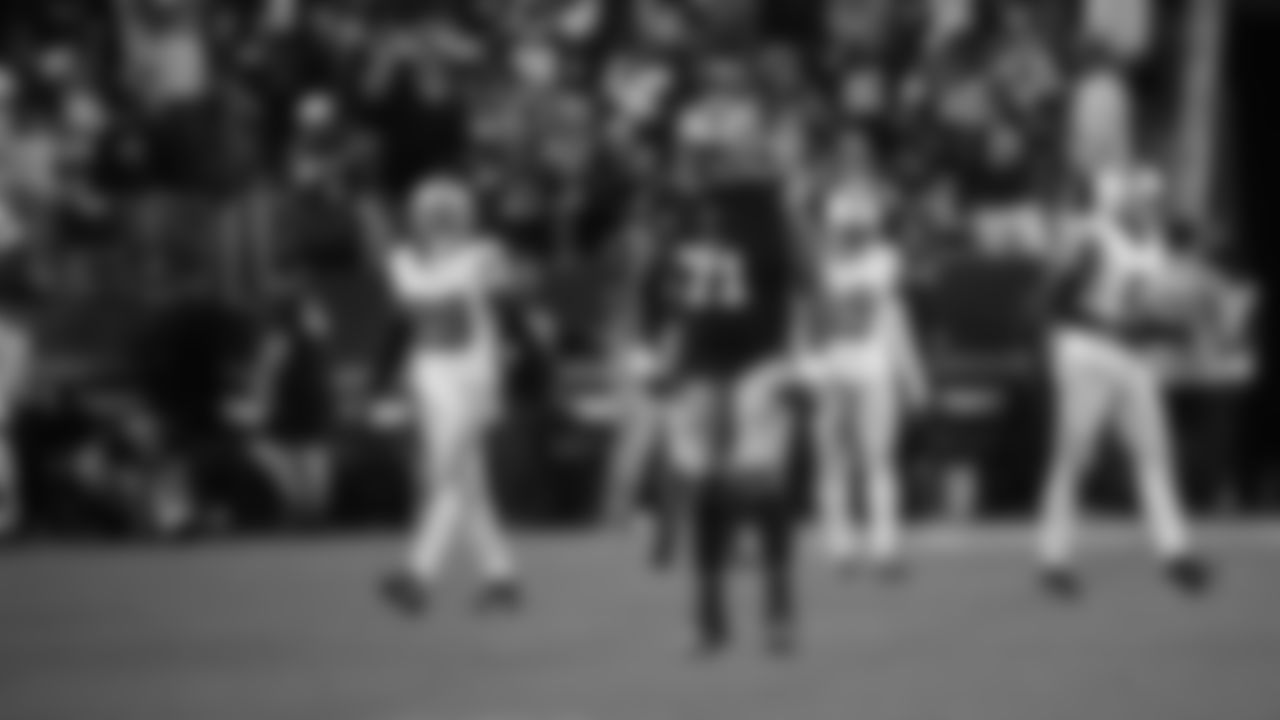 T Trent Williams