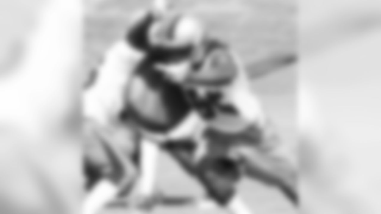 TE Vernon Davis