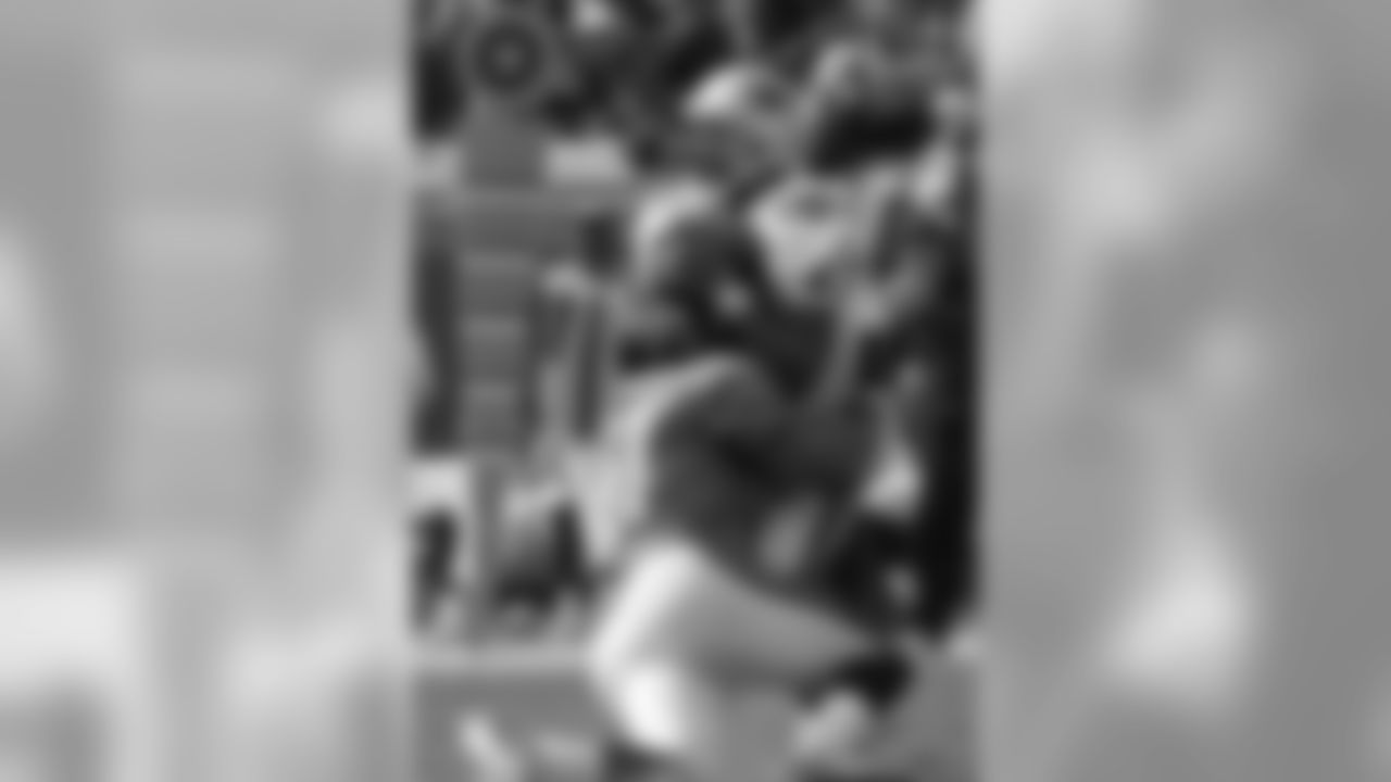 1996: LB, Kevin Hardy - Illinois
