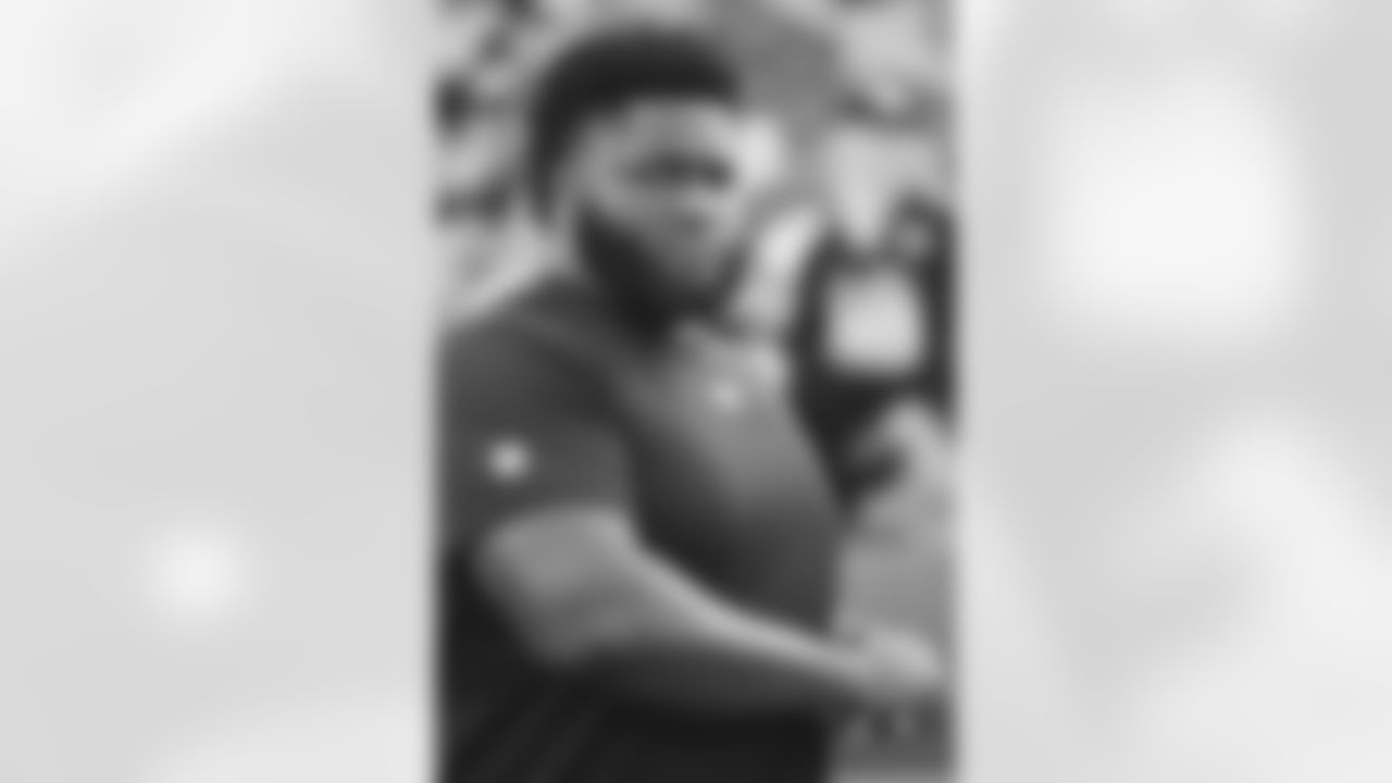 DL D.J. Jones