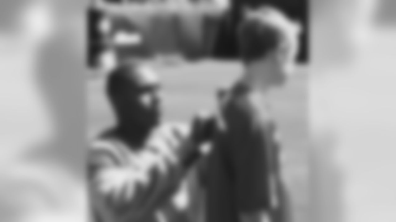 Ronald Blair at a 49ers youth football camp