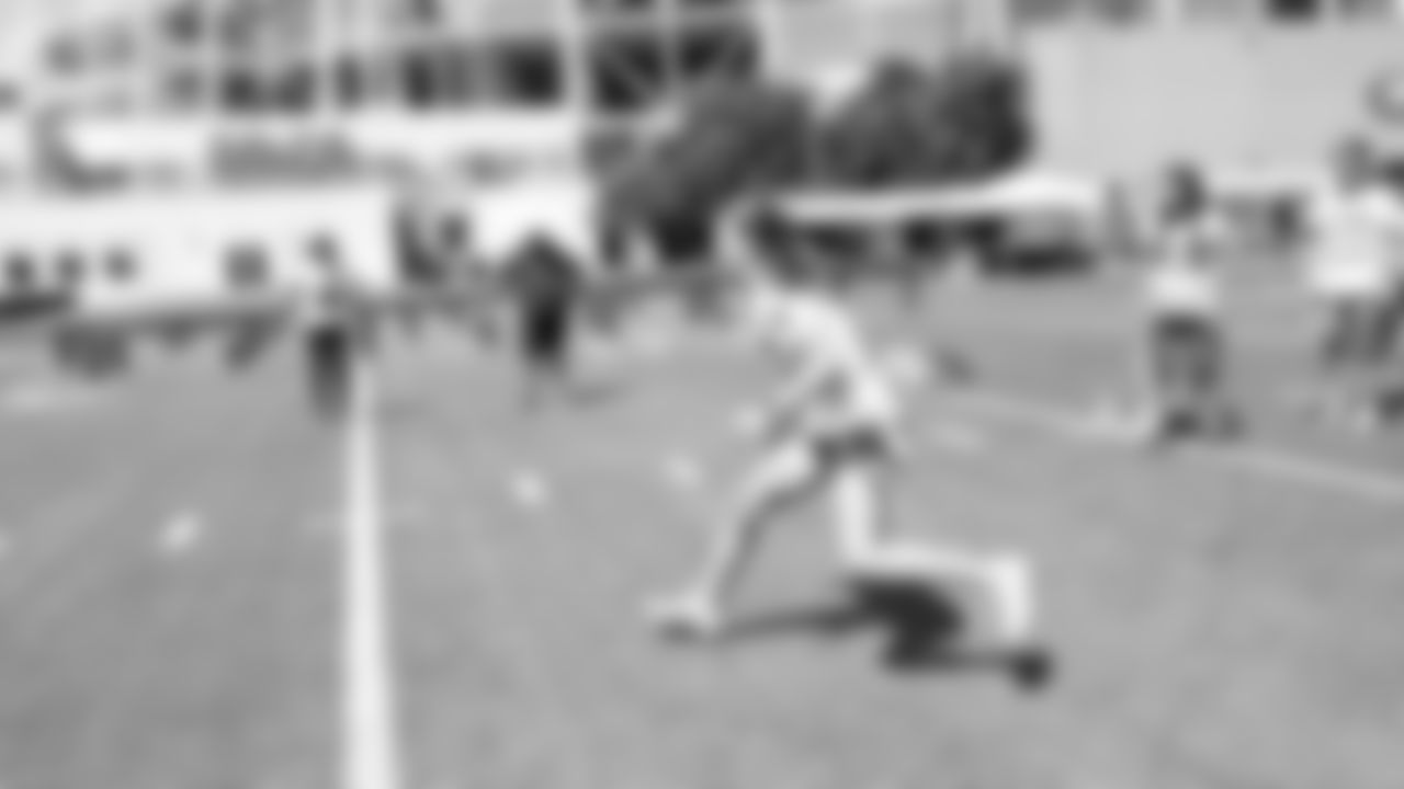 49ers PREP Hosts Girls Flag Football Skills Camp Powered by Gatorade