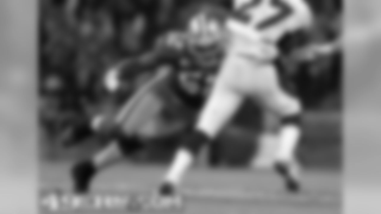 LB Patrick Willis vs. Denver in London