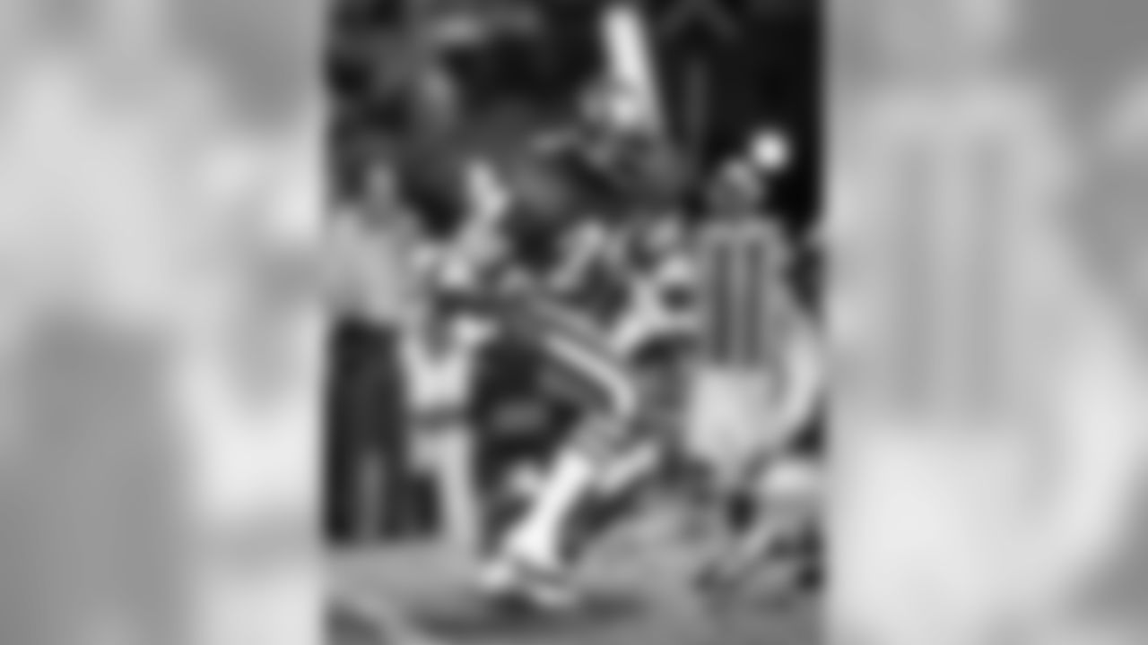 1977 -- Delvin Williams