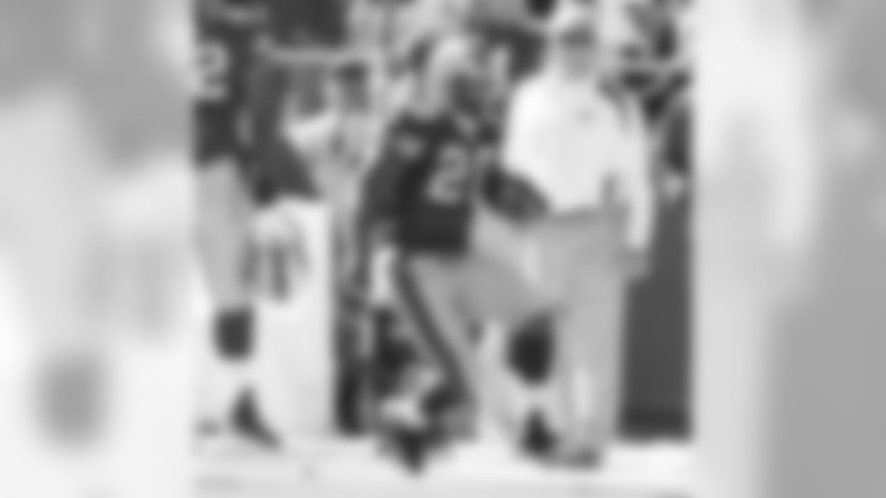 CB Allen Rossum returns a kick