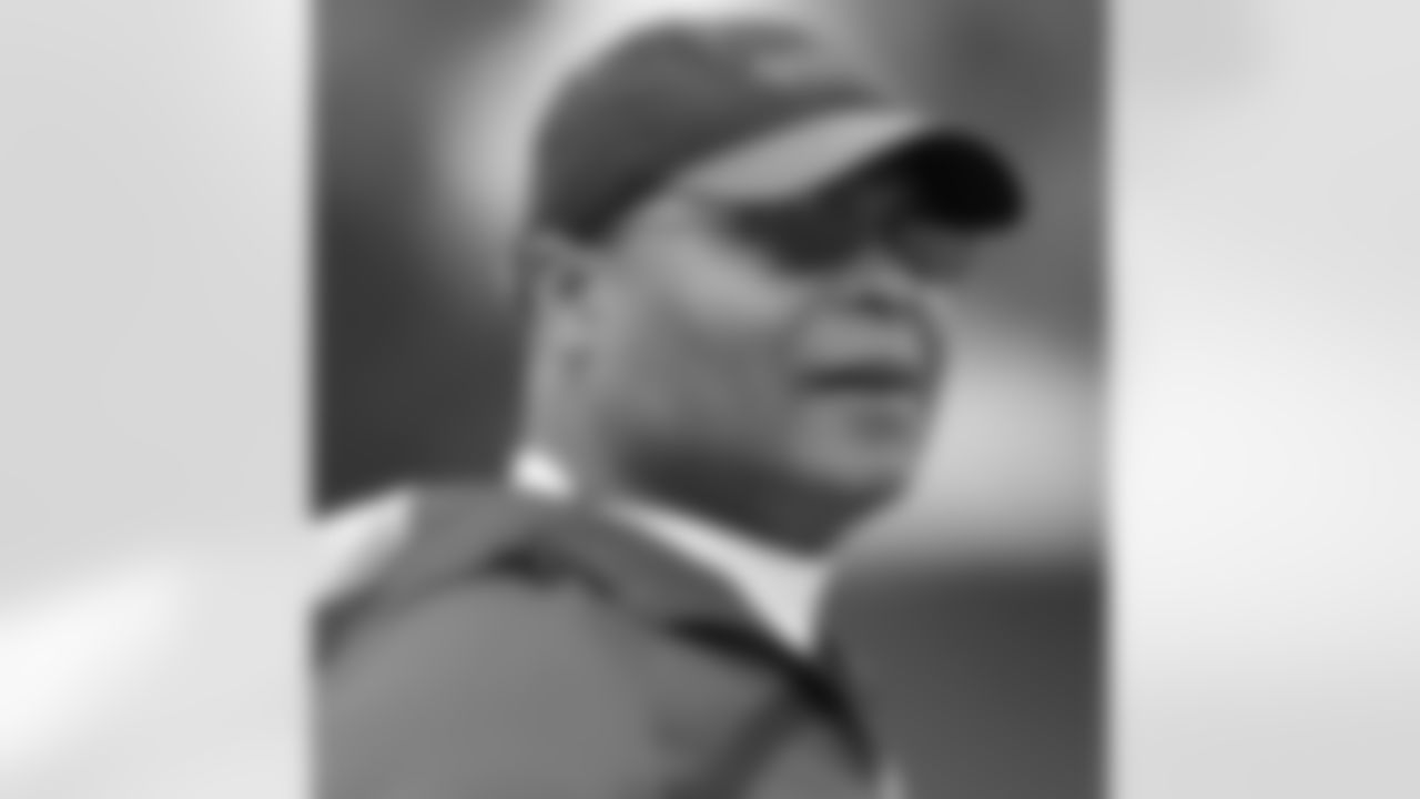 Head coach Mike Singletary