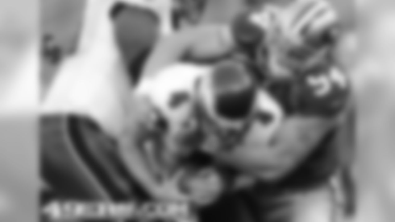 DT Justin Smith sacks Eagles' QB Kevin Kolb