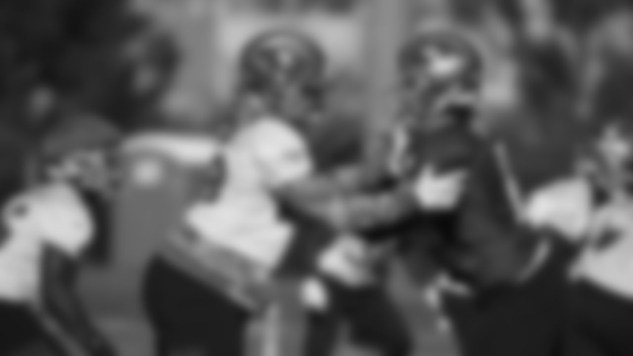 DL Arden Key, OL Tom Compton
