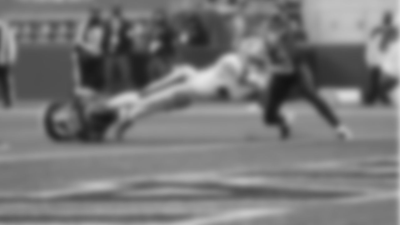 TE Ross Dwelley