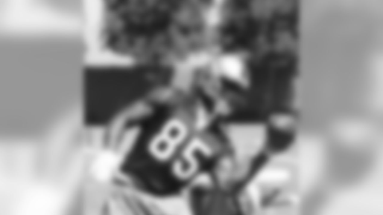 TE Vernon Davis