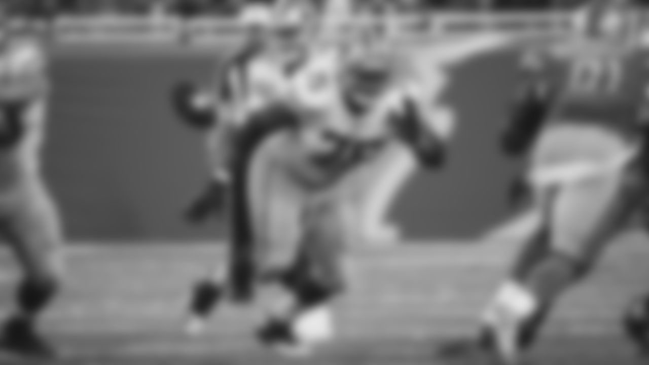OL Laken Tomlinson