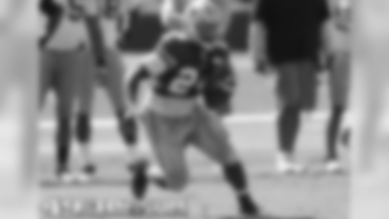 RB Anthony Dixon