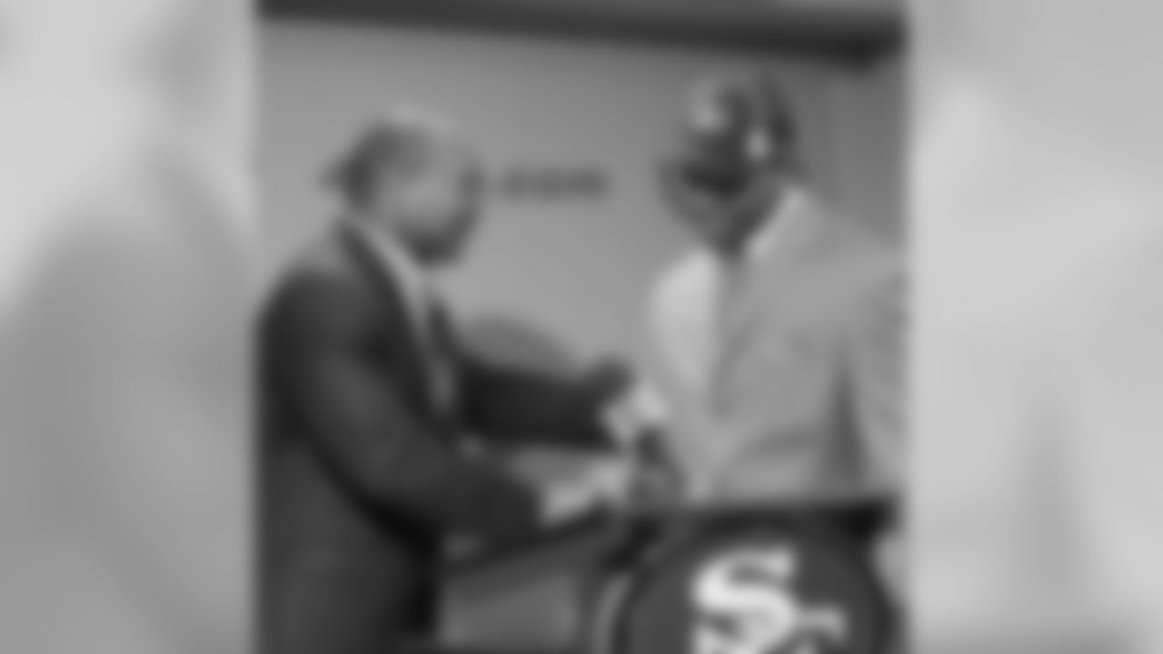 Mike Singletary introduces Michael Crabtree