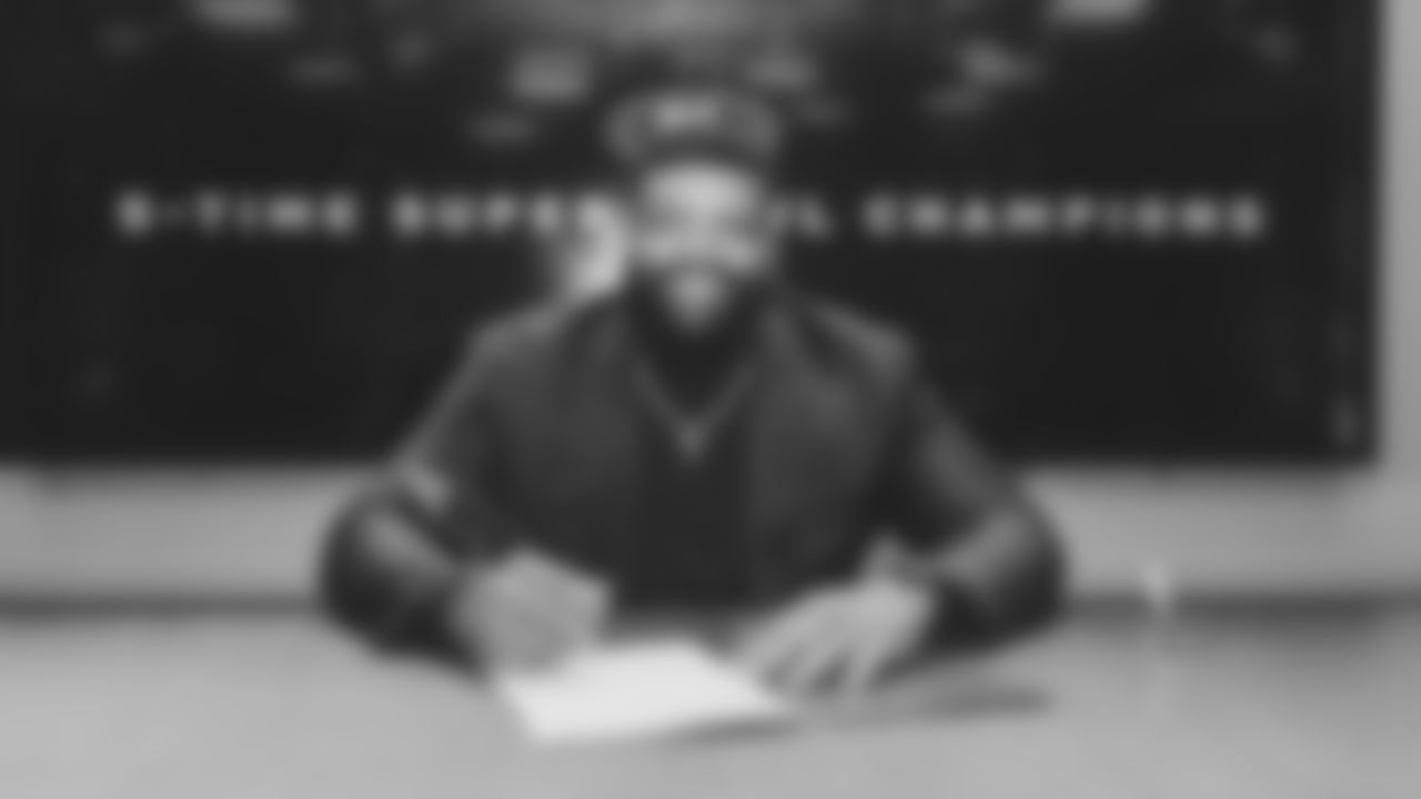 T Trent Williams