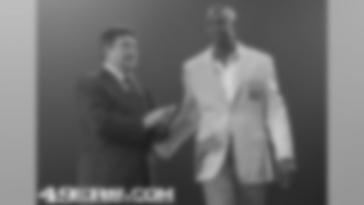 Jerry Rice and his presenter, former 49ers owner Eddie DeBartolo