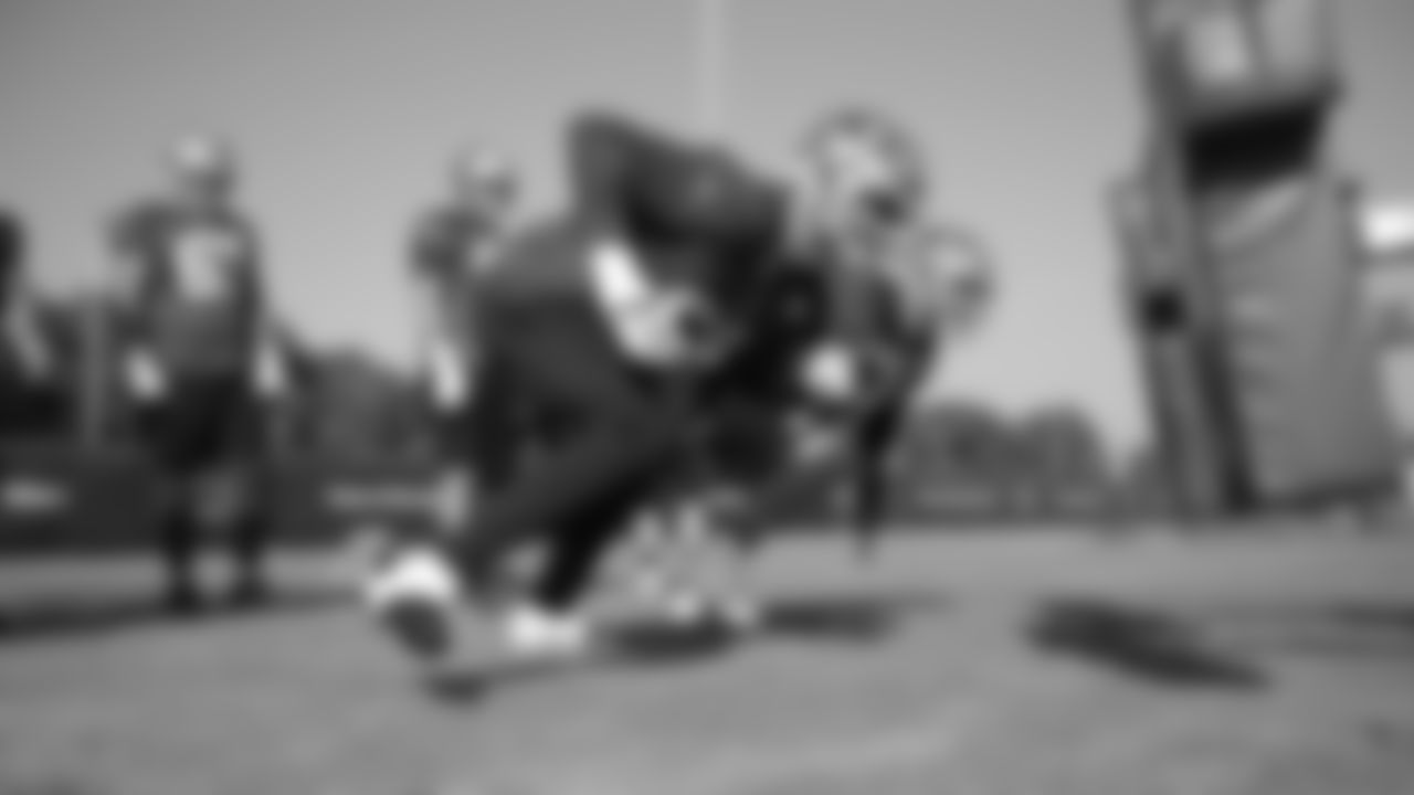 T Mike McGlinchey and T Joe Staley