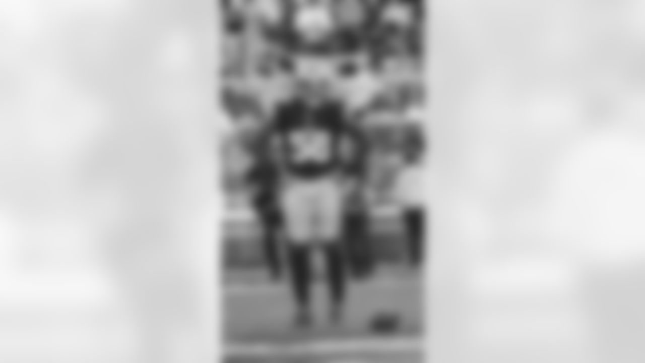 DL Alex Barrett