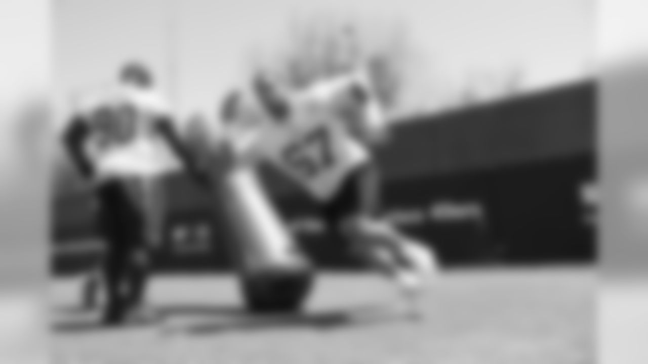 DL Niles Scott