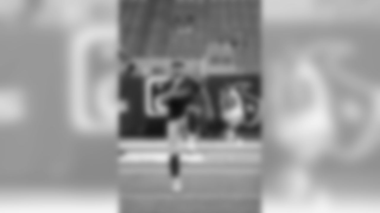TE Garrett Celek