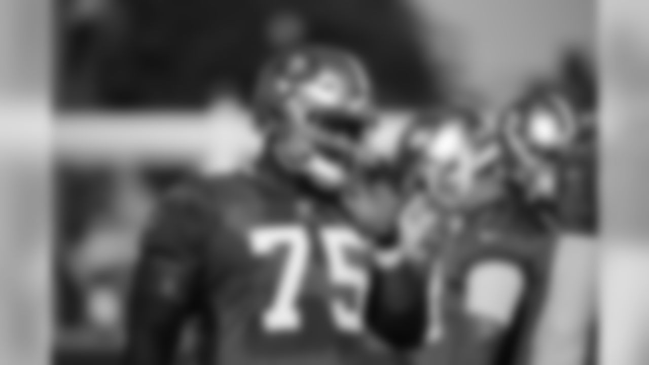 OL Laken Tomlinson